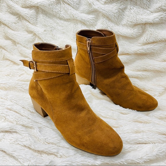 Preloved! Kenneth Cole Brown Booties Size 8 - Picture 2 of 5